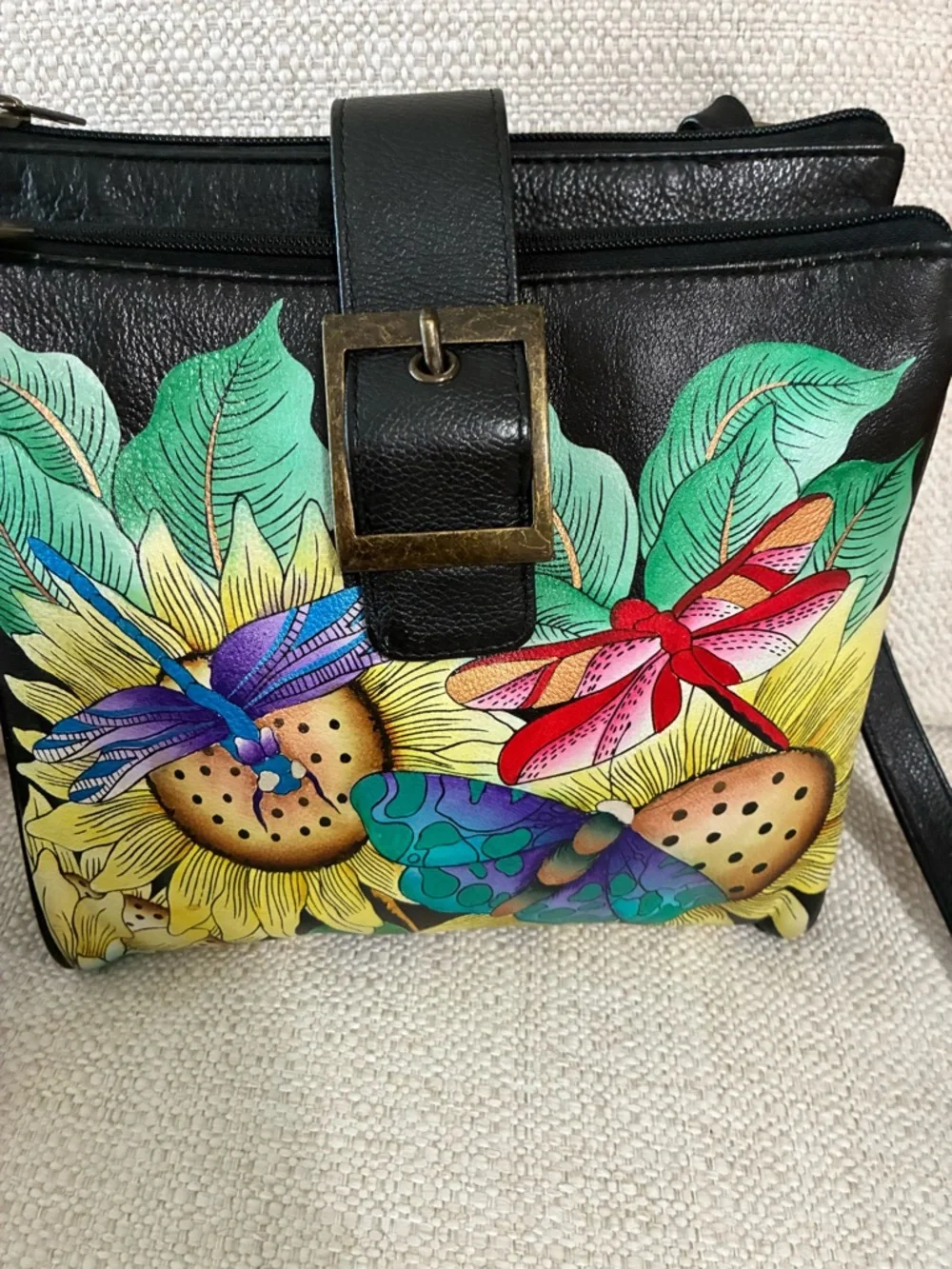 Anuschka EUC Leather Crossbody
Tuscan Paradise Black
Medium Hand Painted Bag - Picture 6 of 16